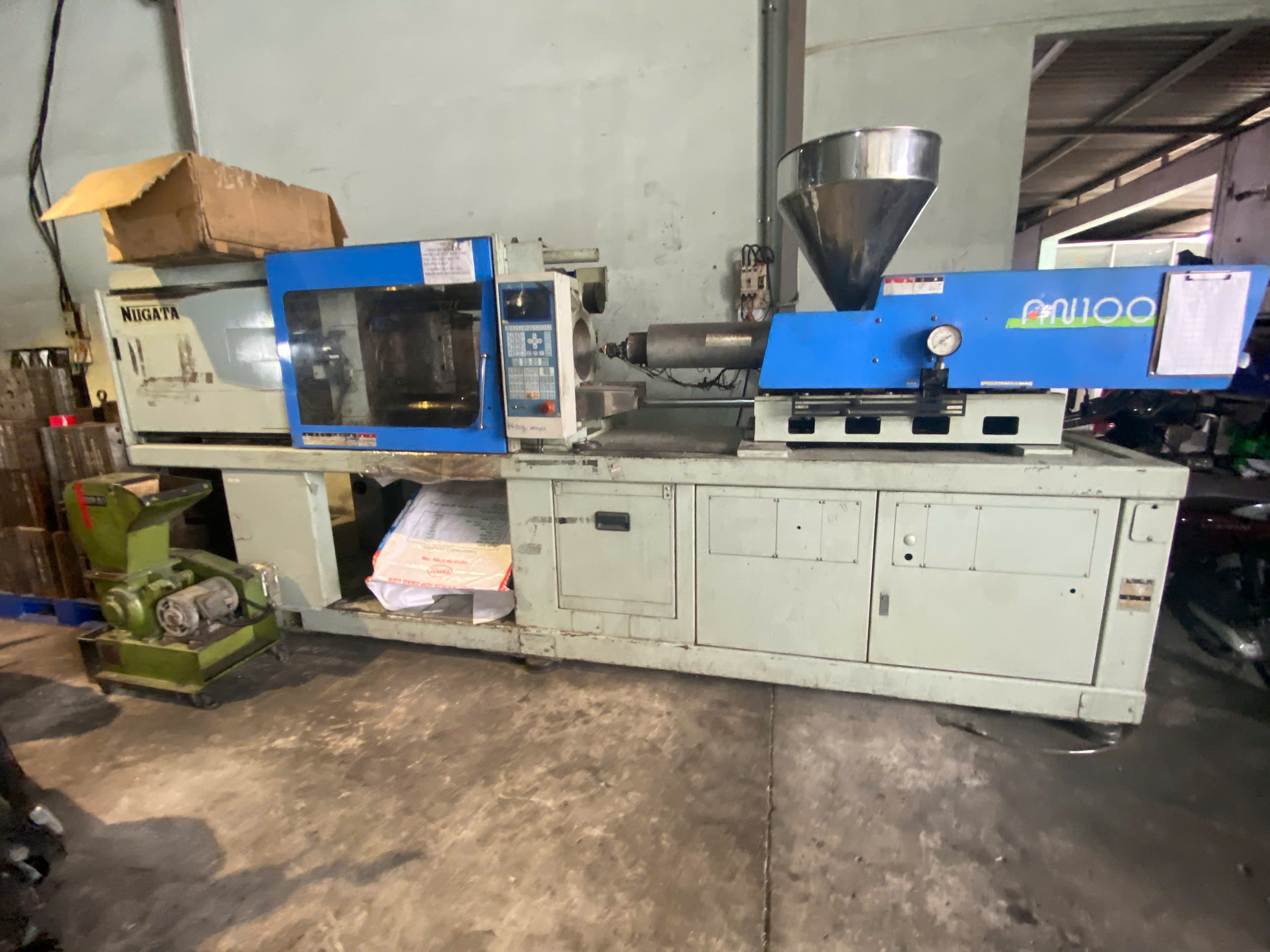 Injection molding machine 11.jpg